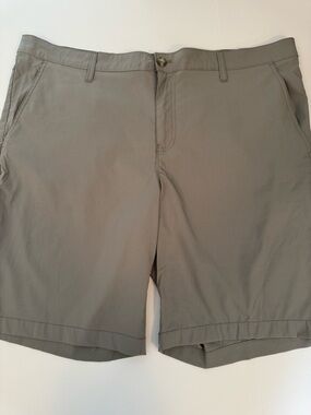 Chaps Men's Olive Green Hybrid Casual Shorts Size 40